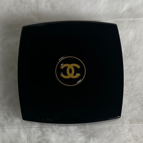 CHANEL Les 4 Ombres “Limited Edition” Eyeshadow Pallet - Picture 5 of 9